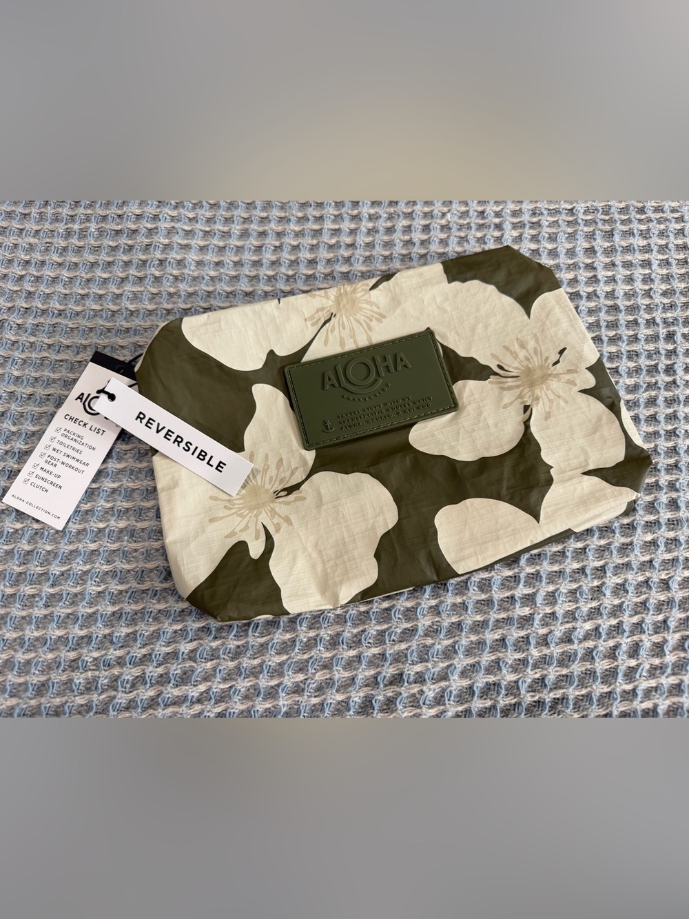 NWT Aloha Collection Reversible Small Pouch